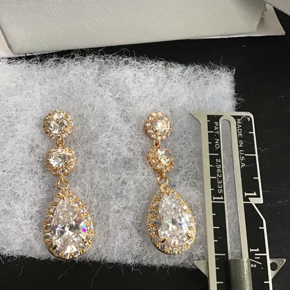 NWT Bridal/formal CZ with gold earrings. - Picture 3 of 4